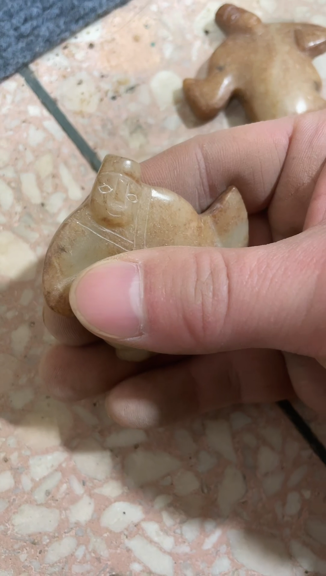 颈饰未镶嵌和田玉（糖玉）每单1个，随机