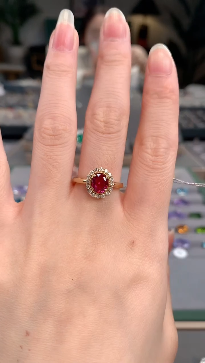 【闪购商品】红宝石戒指18K金镶嵌红宝石戒指