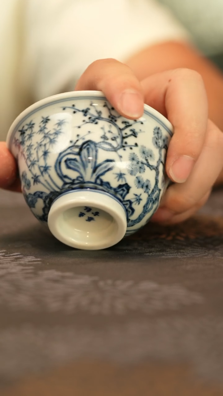 仿明青花松竹梅压手杯
