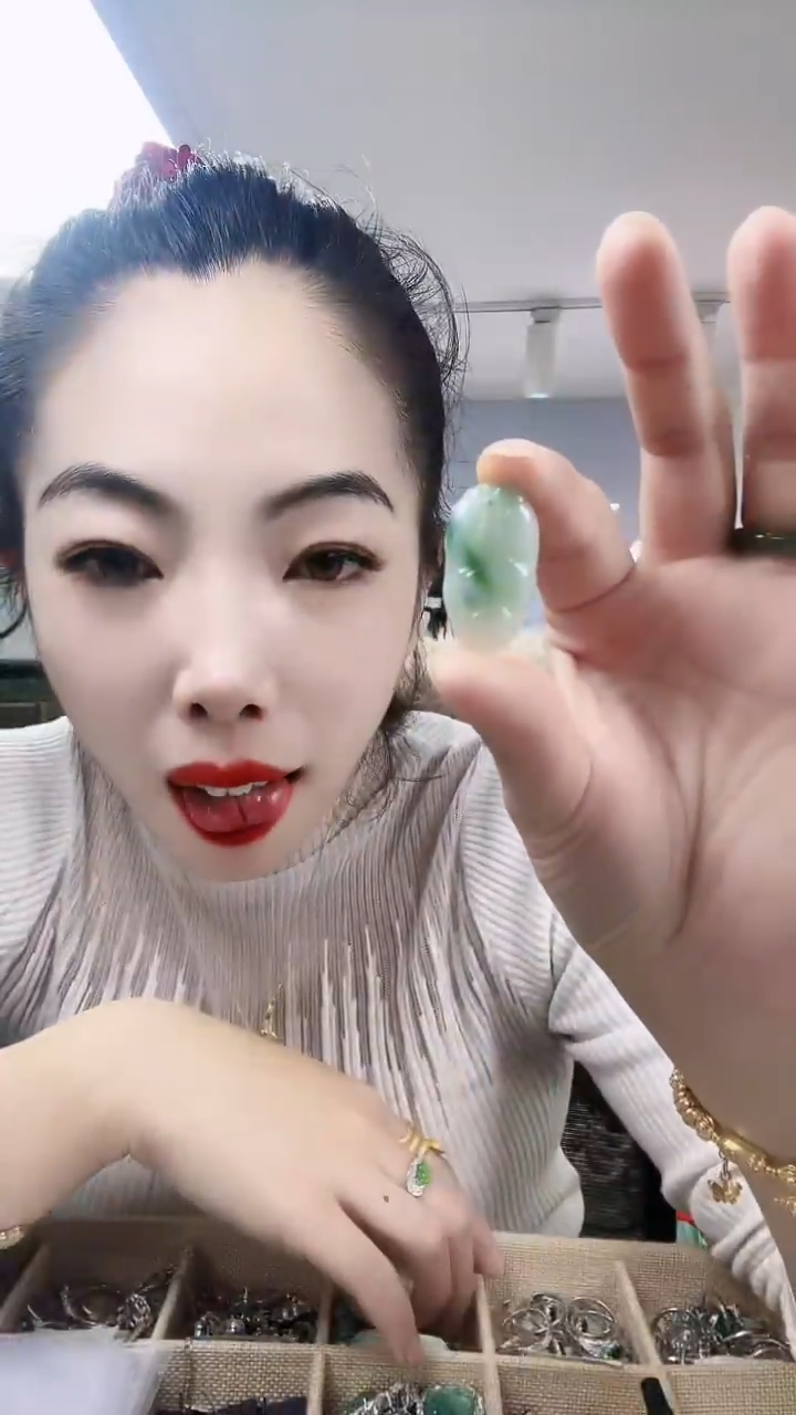 【闪购商品】翡翠颈饰未镶嵌叶子吊坠