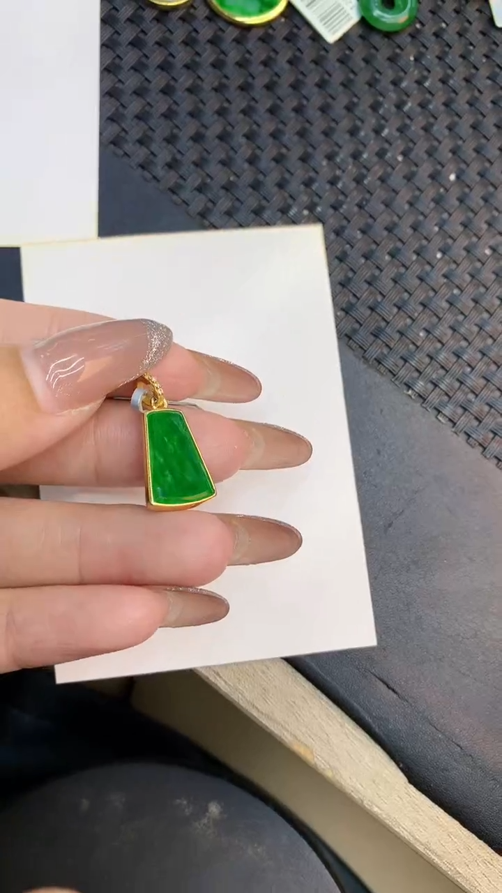 颈饰未镶嵌翡翠1