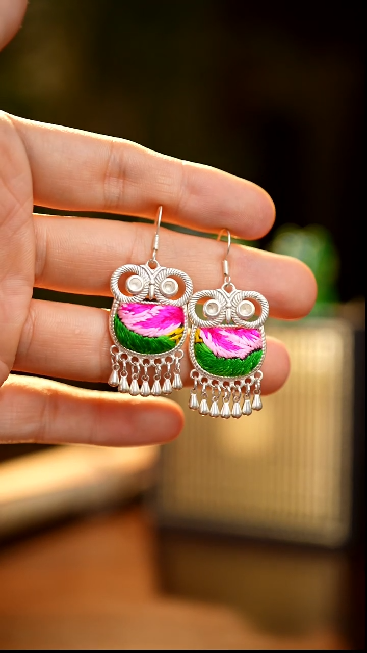 刺绣私人定制苗族手工白Q8408