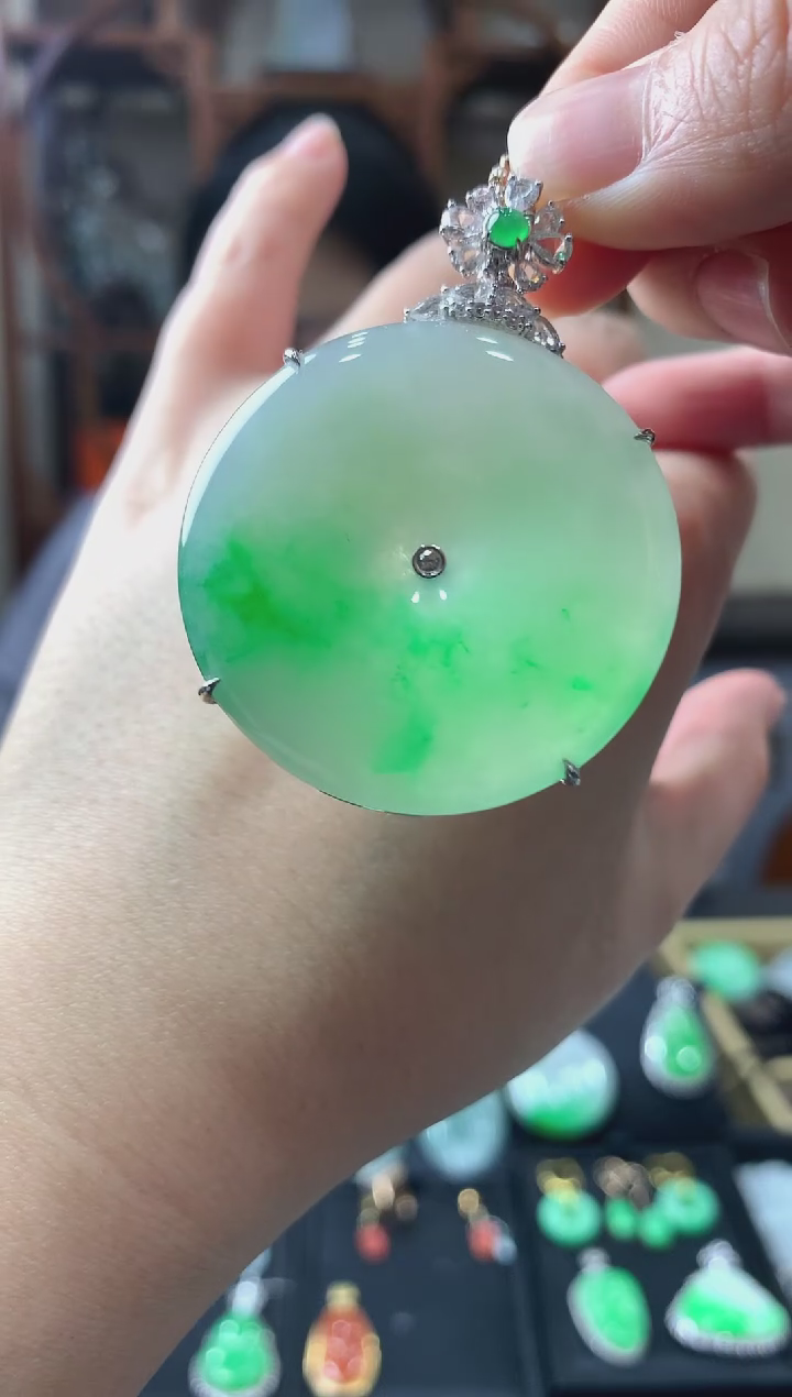 【闪购商品】翡翠吊坠(不含链)18K金镶嵌挂件