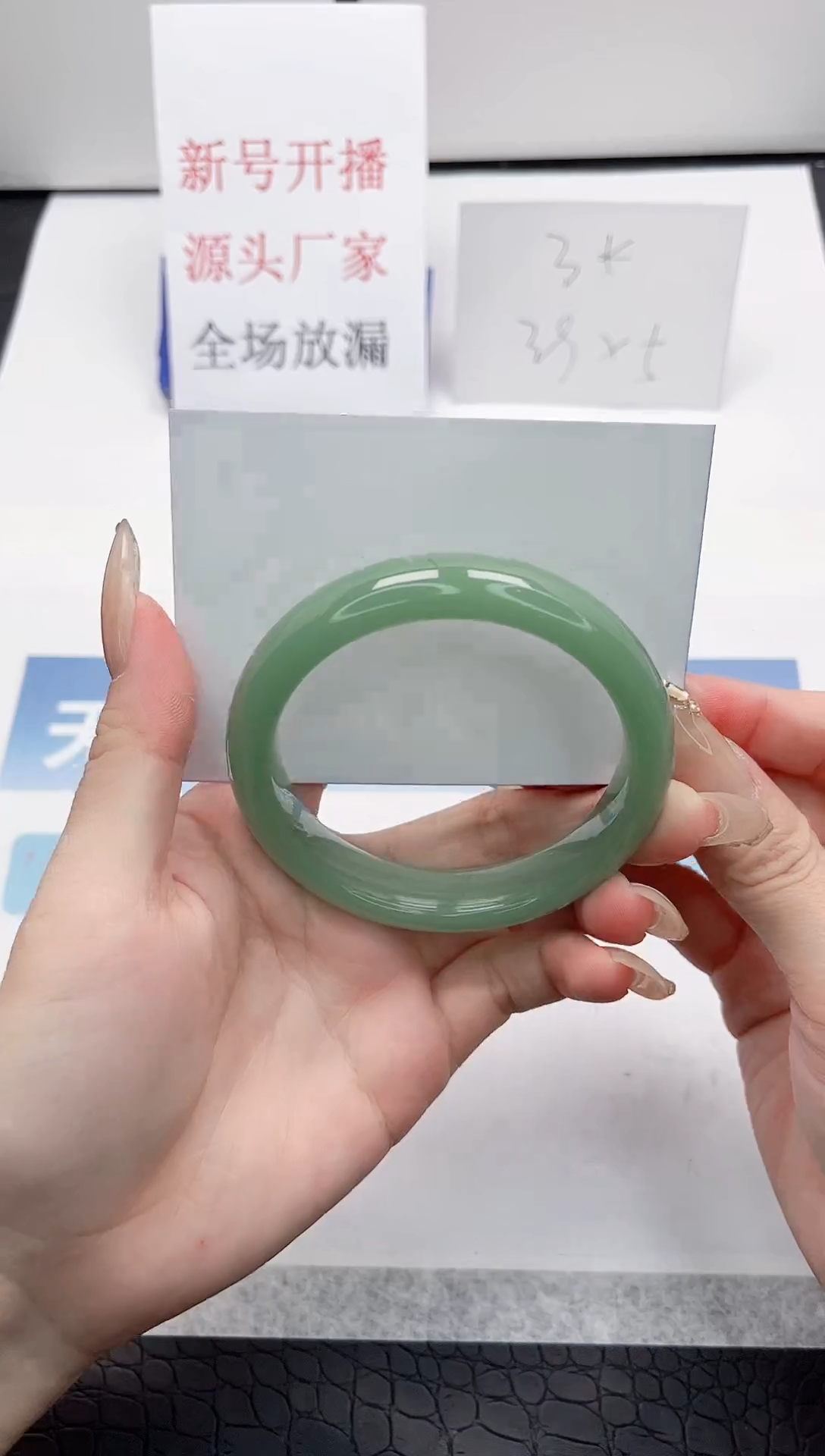 【闪购商品】石英质玉手镯未镶嵌A44-58