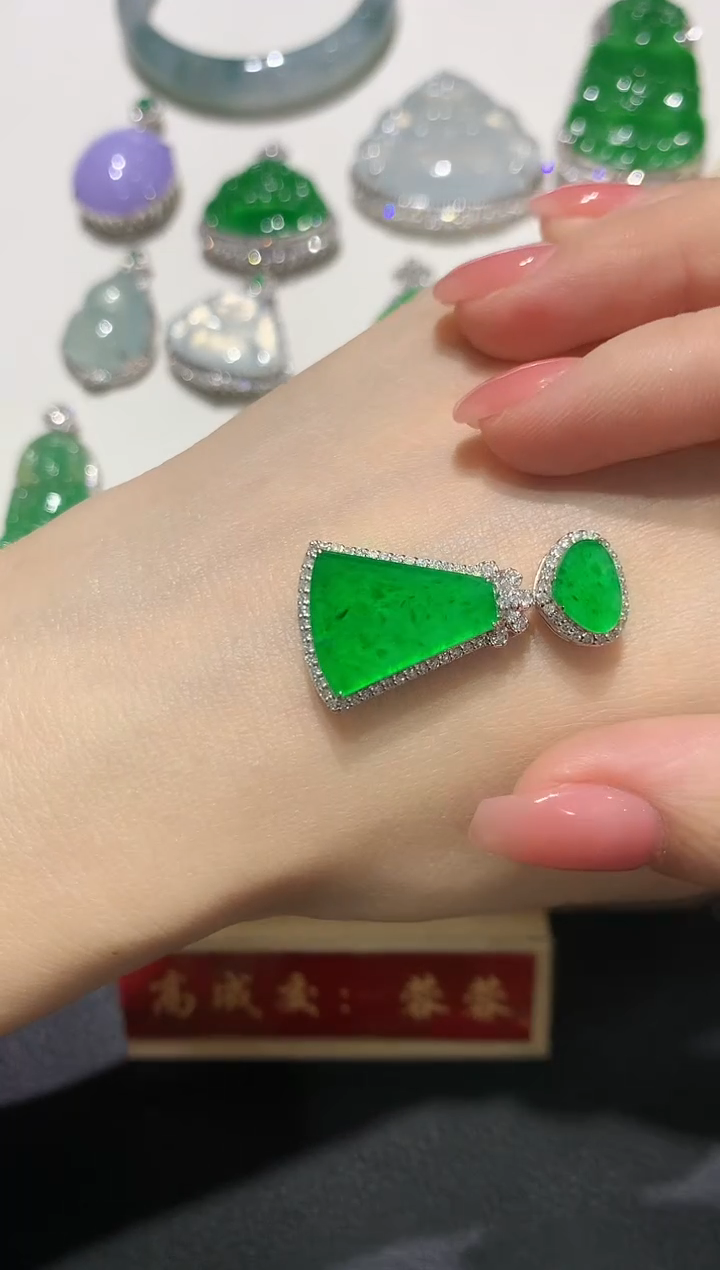 【闪购商品】翡翠颈饰18K金镶嵌团购111