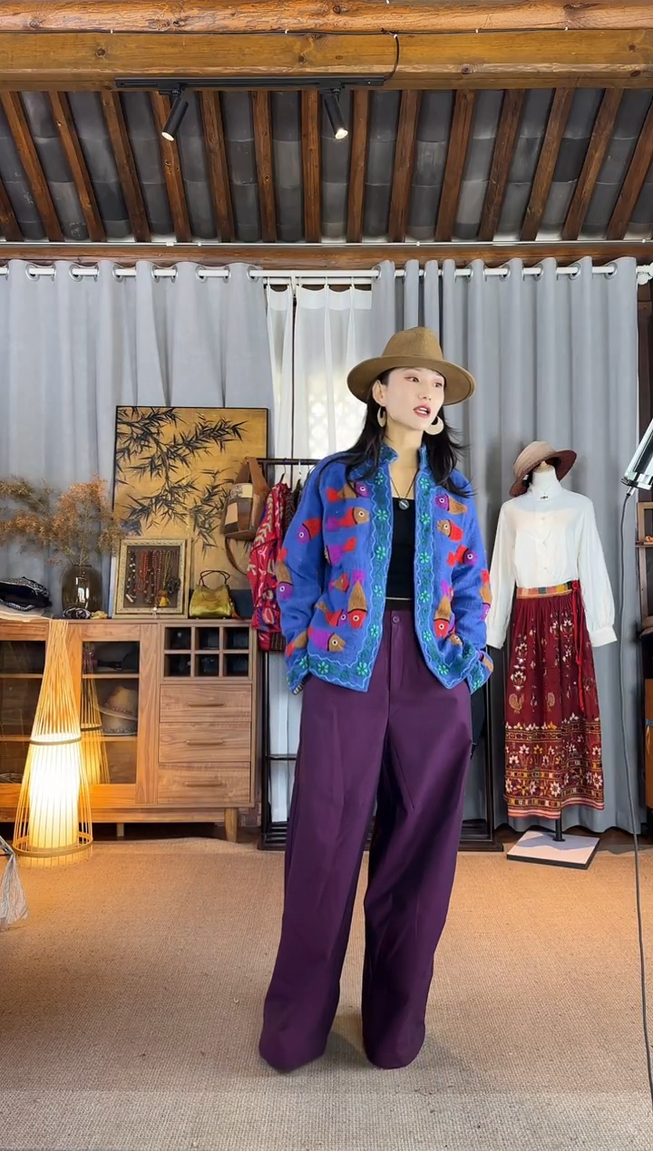 福**身设计师款蓝色鱼彩绣外套