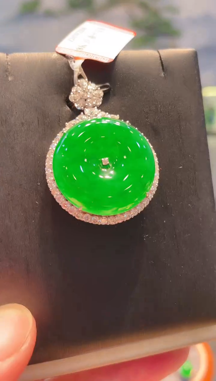 翡翠18K金镶嵌颈饰天然A货翡翠A85