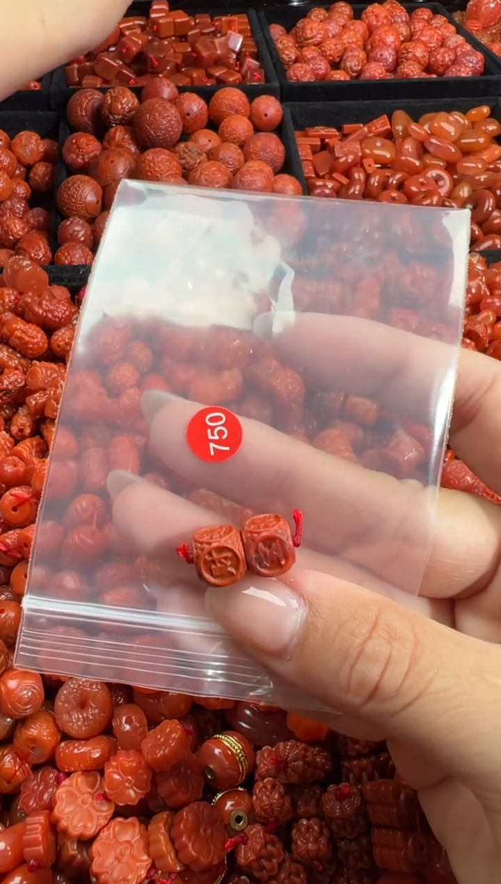 南红玛瑙未镶嵌颈饰1