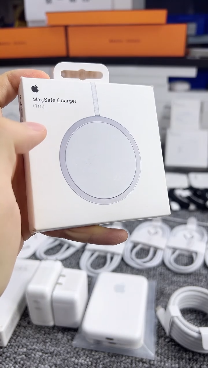 准新品港版25W编织款无线磁吸充一手带盒未使用