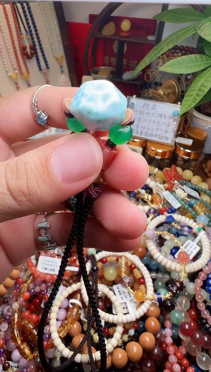 未镶嵌针钠钙石（海纹石）颈饰泡*（一物一件）010386