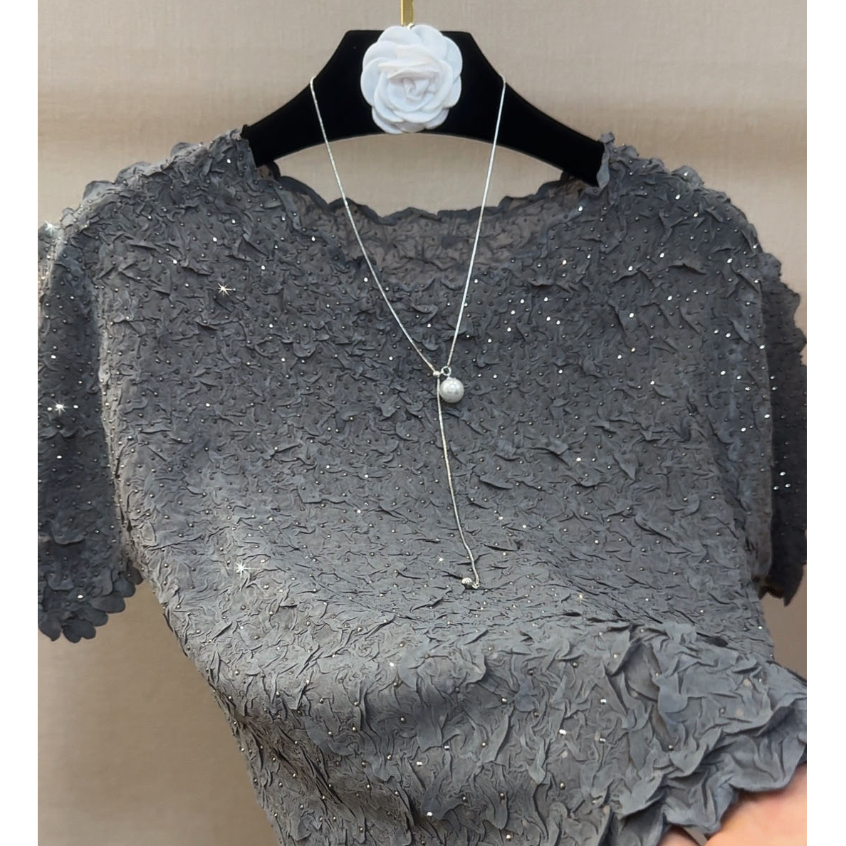 BAOER轻奢原创烫钻褶皱气质时髦短袖1008