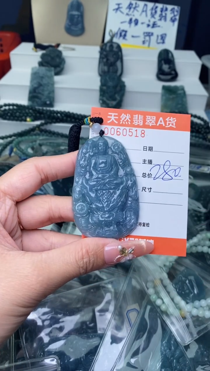 【闪购商品】翡翠颈饰未镶嵌··········