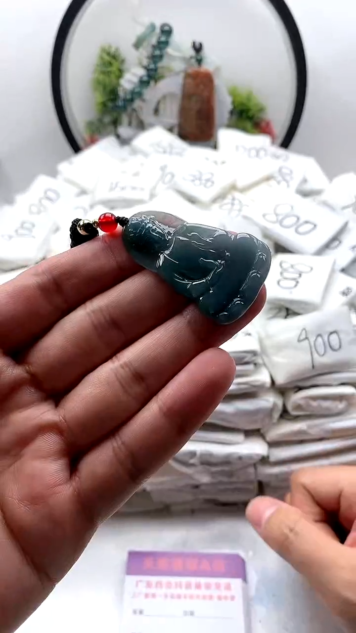翡翠未镶嵌颈饰小观音
