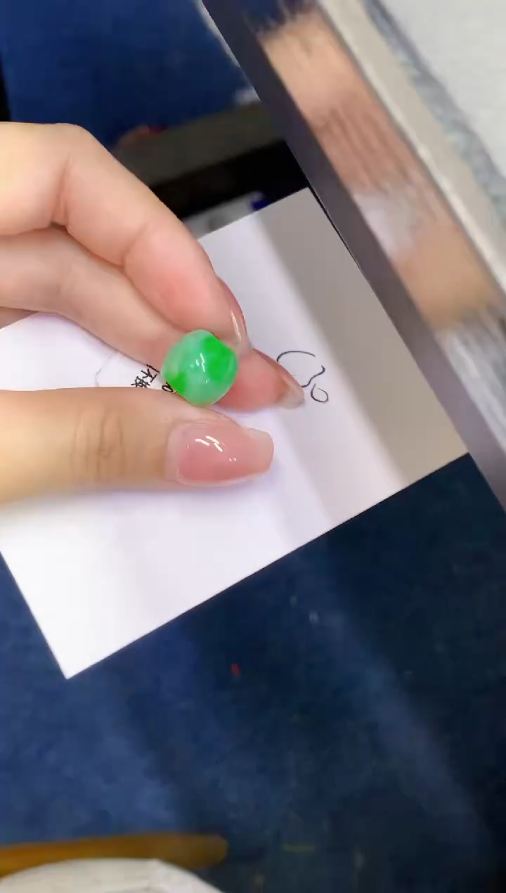 翡翠未镶嵌颈饰000000000000