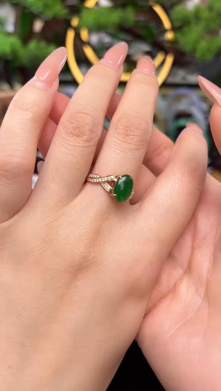 18K金镶嵌戒指翡翠戒指