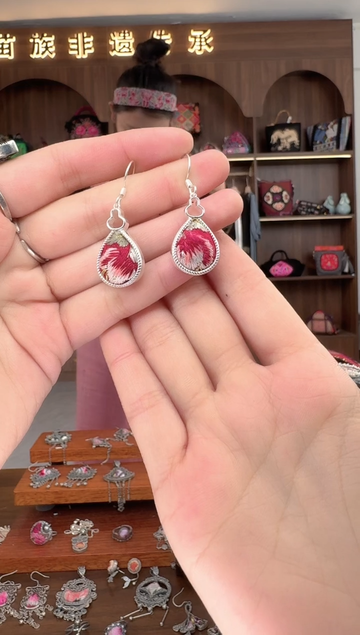 【闪购商品】织绣扶光苗绣传承152