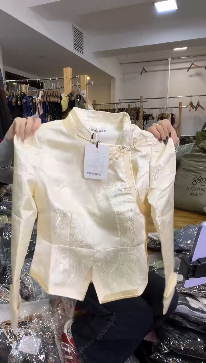 外套       S码         85斤