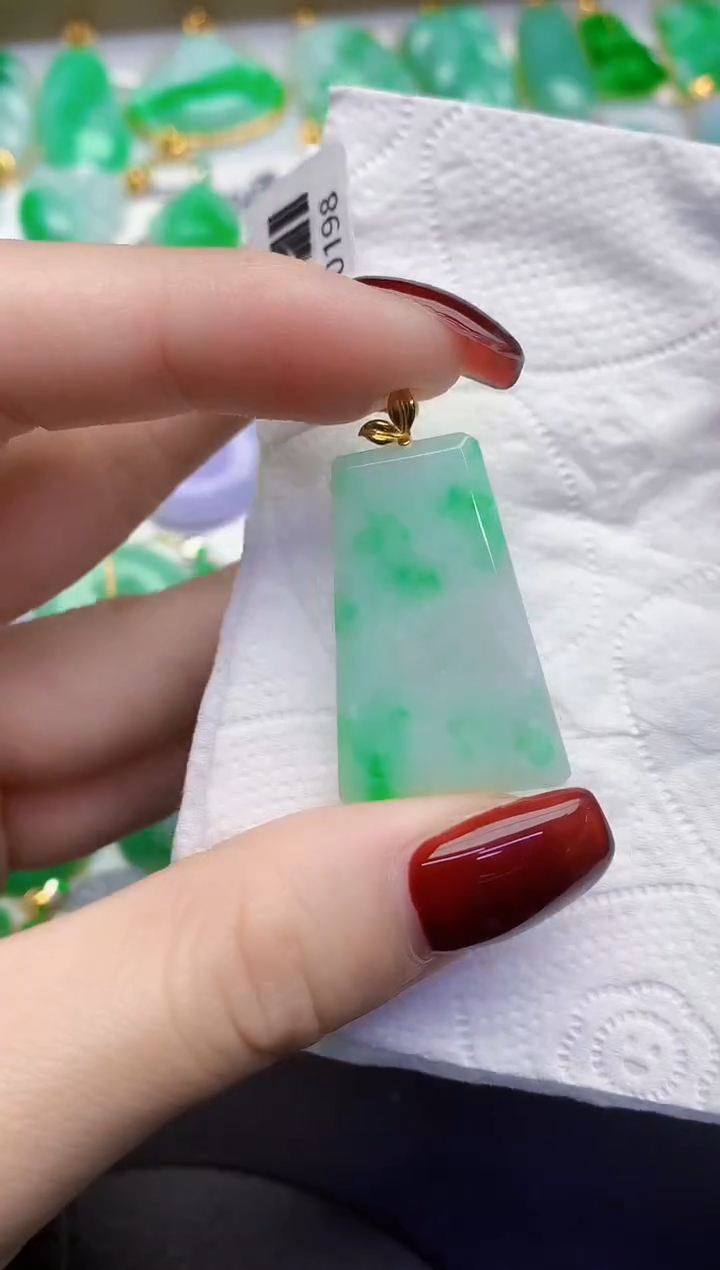 颈饰18K金镶嵌翡翠缅甸天然翡翠a货