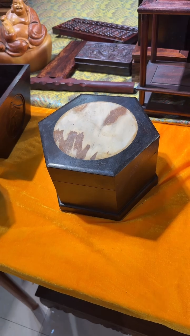 【闪购商品】木木艺紫檀六角扣盒498.888