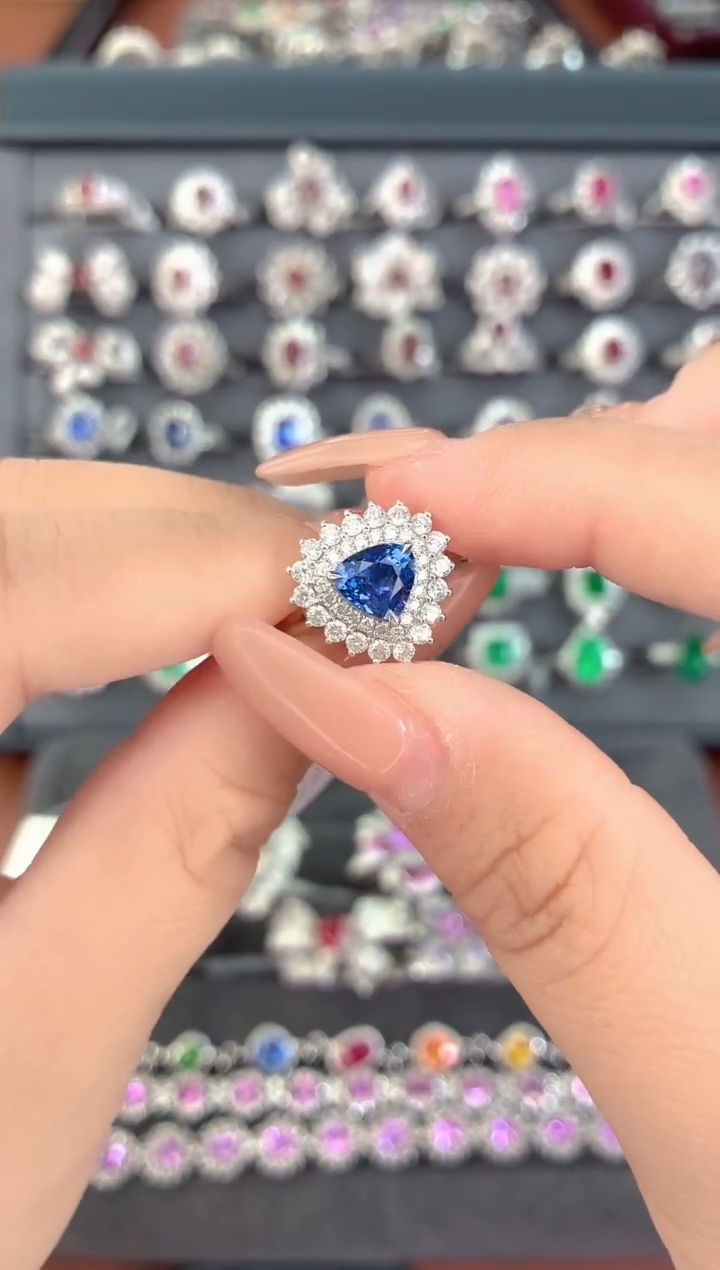 戒指蓝宝石18K金镶嵌-1.63克拉