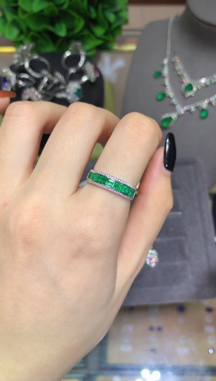 14K金镶嵌戒指祖母绿1.01CT