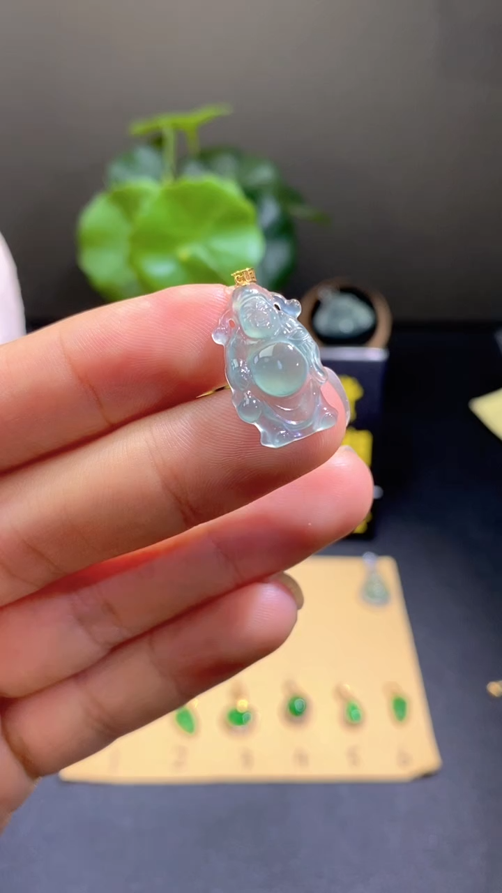 颈饰18K金镶嵌翡翠翡翠A货