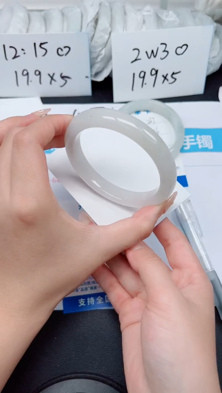 【闪购商品】石英质玉手镯未镶嵌G268-63.4