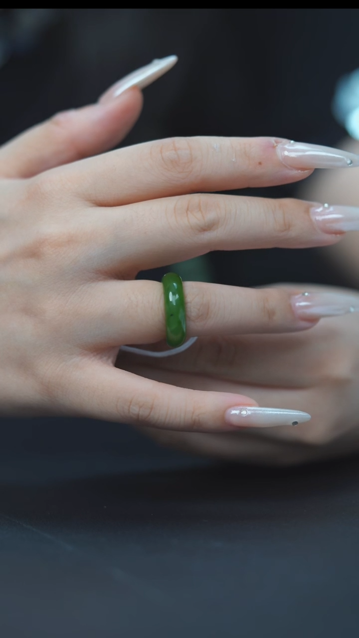 未镶嵌戒指和田玉乌兰乌德苹果绿 HC30288