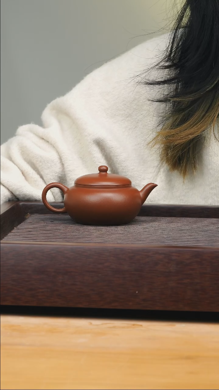 【闪购商品】紫砂茶壶何涛怜香朱泥