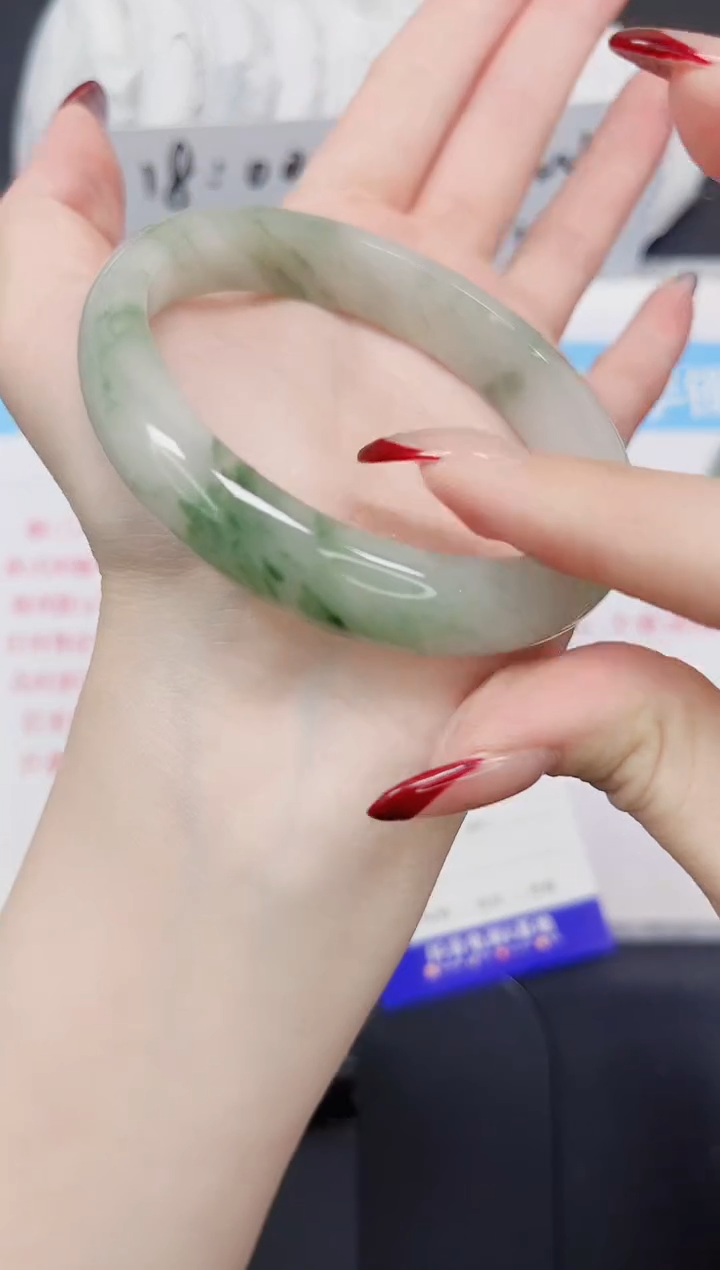 【闪购商品】石英质玉手镯未镶嵌340