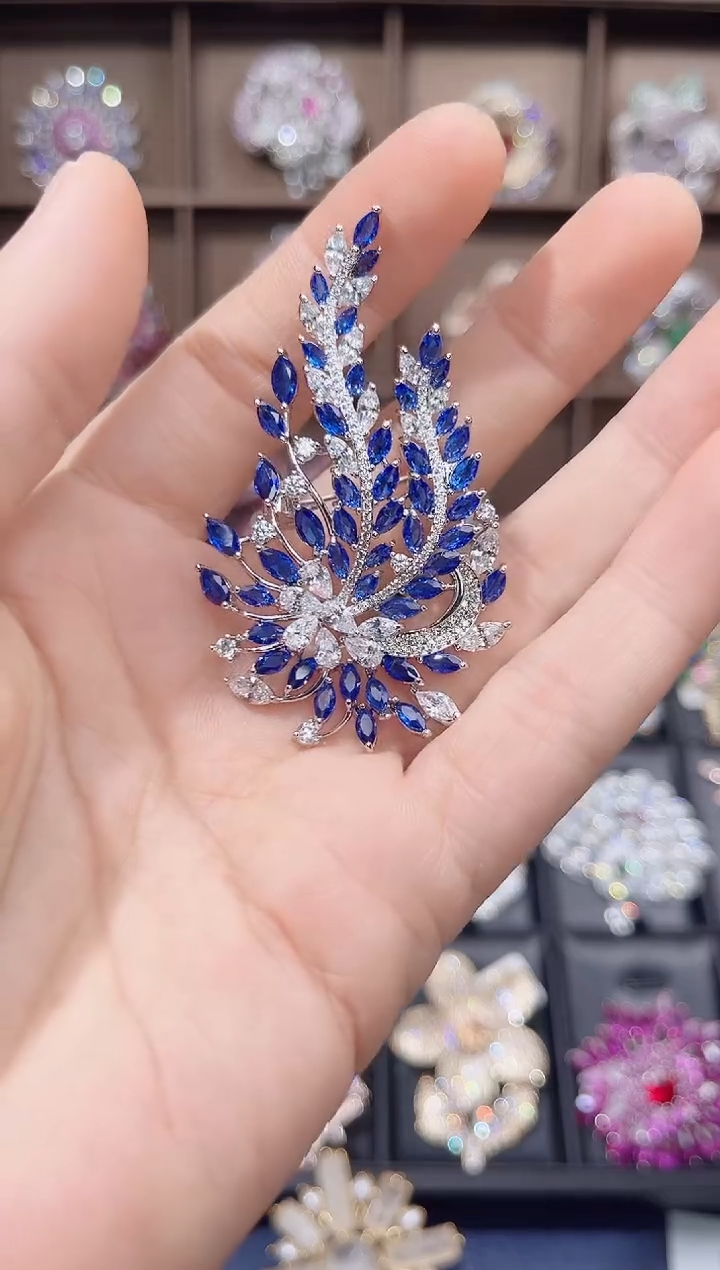 锆石铜合金看色树叶胸针