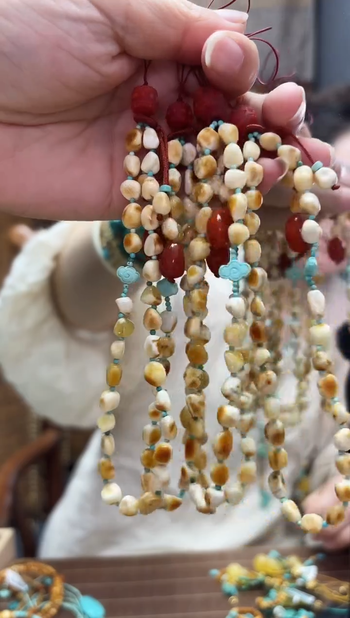 琥珀未镶嵌珠宝奇石手机链多样性发其一