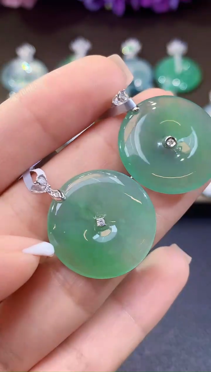 吊坠(不含链)18K金镶嵌翡翠A67多样性发一件