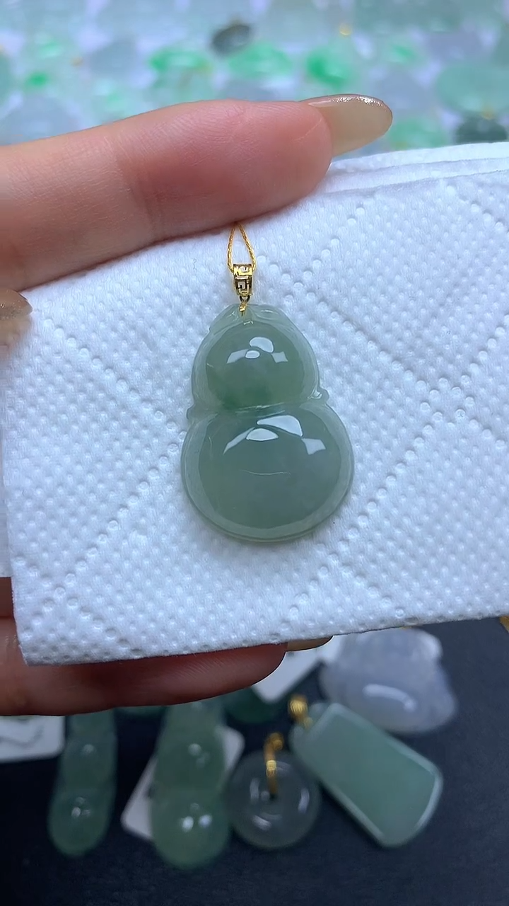 颈饰18K金镶嵌翡翠A货