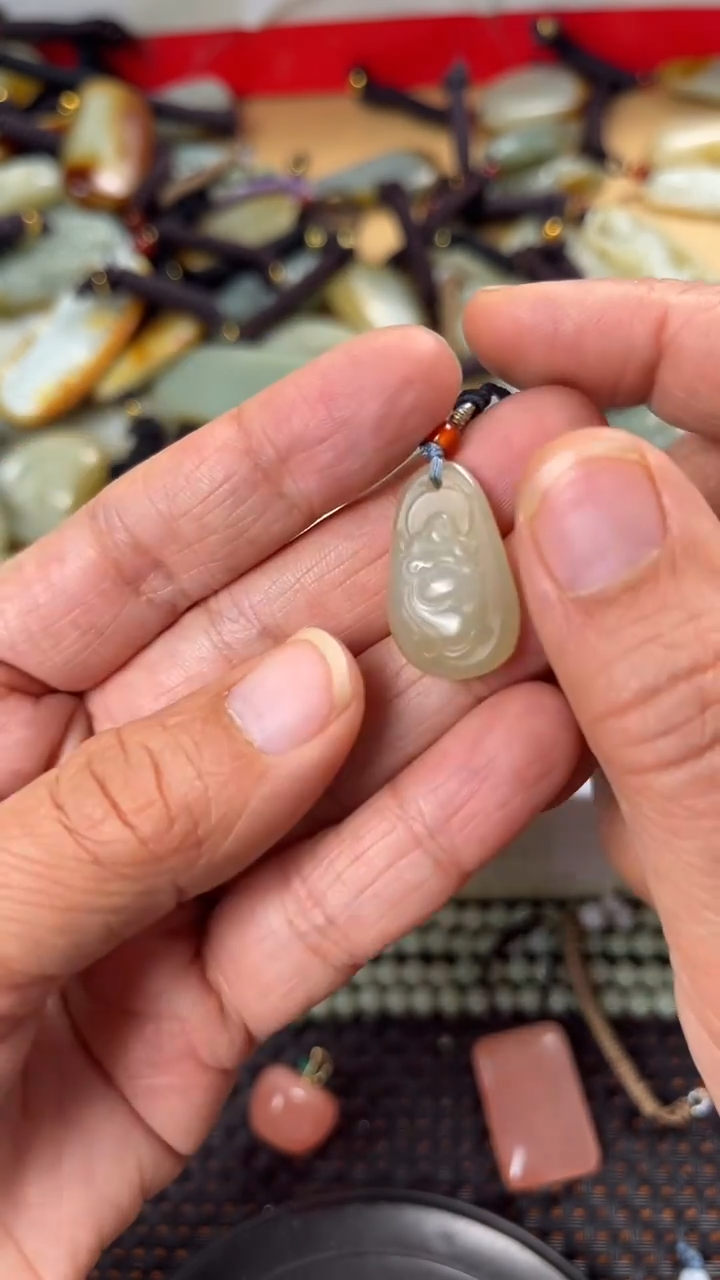 【闪购商品】和田玉颈饰未镶嵌多样性发货没有证书拍一发一有瑕