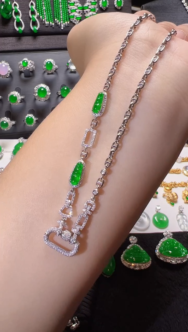 翡翠18K金镶嵌项链高冰正阳绿福豆万能链