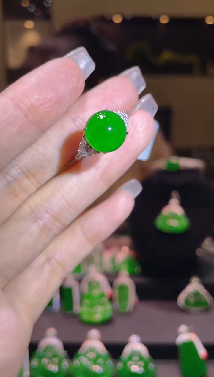 【闪购商品】翡翠吊坠(不含链)18K金镶嵌A90