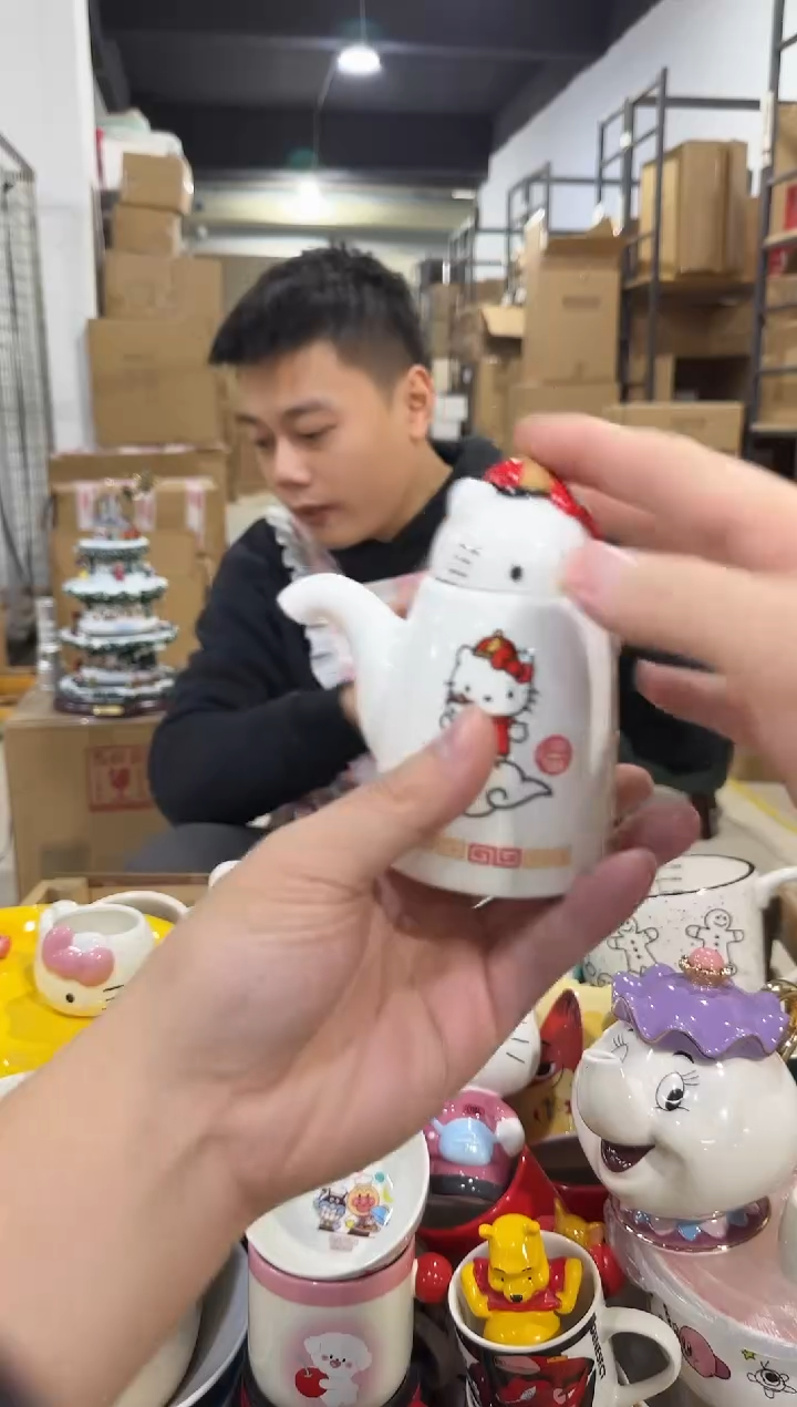 瓷片kt猫酱油壶 