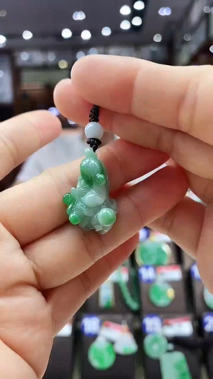 颈饰未镶嵌翡翠白菜