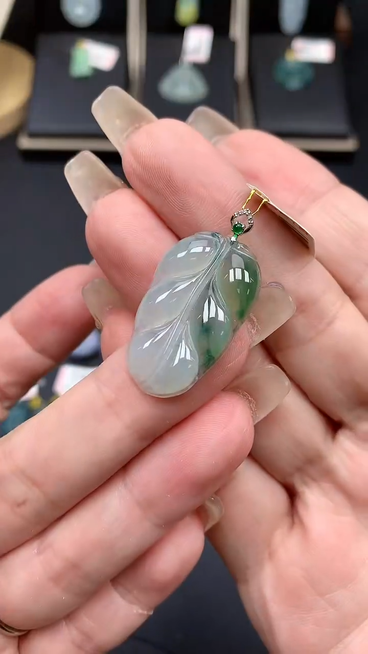 【闪购商品】翡翠吊坠(不含链)18K金镶嵌MS141734