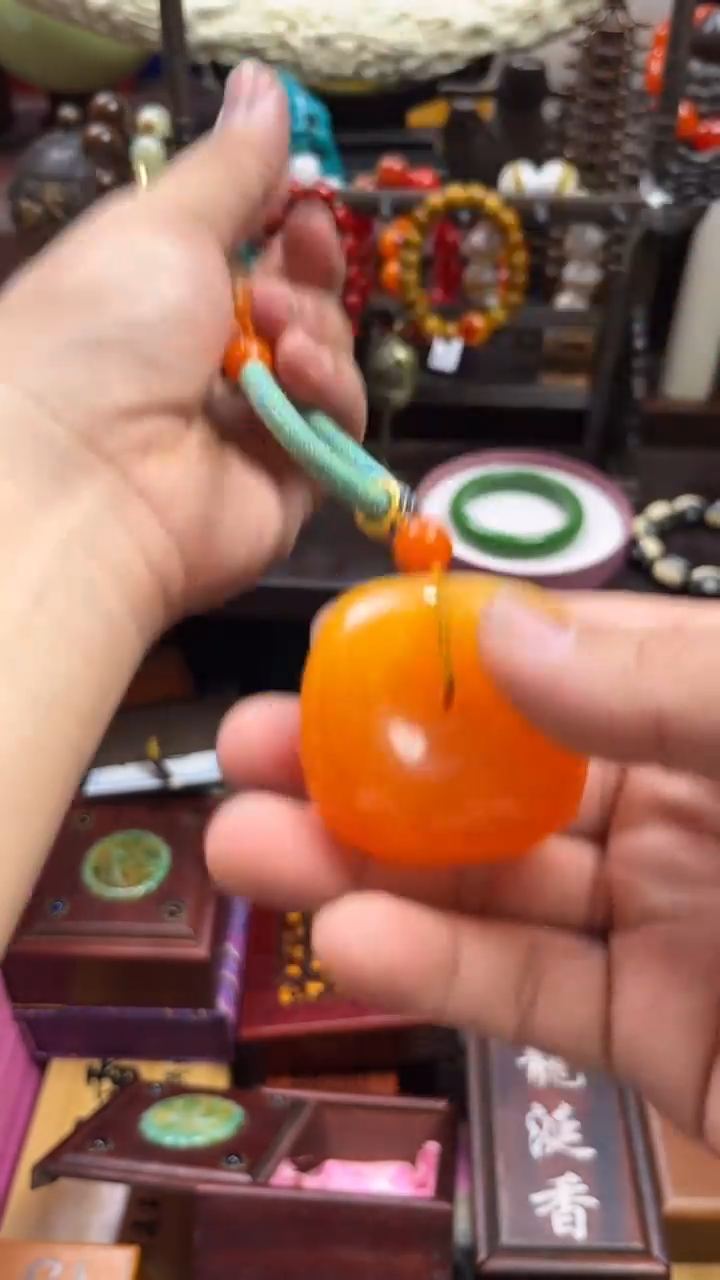 未镶嵌颈饰蜜蜡红蜜方平安扣