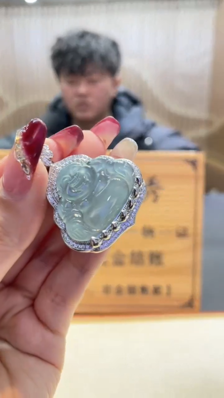 【闪购商品】翡翠颈饰未镶嵌      *A6 (只发一件)