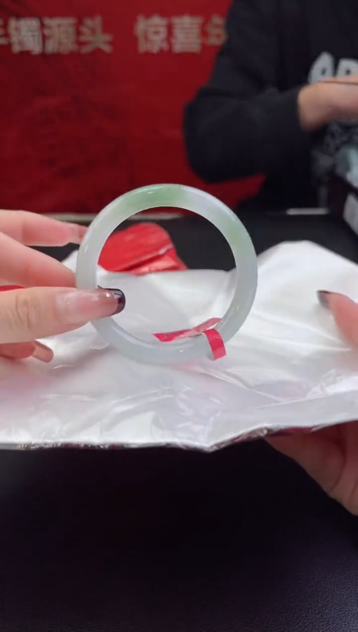 【闪购商品】翡翠手镯（圆镯）未镶嵌翡翠手镯2