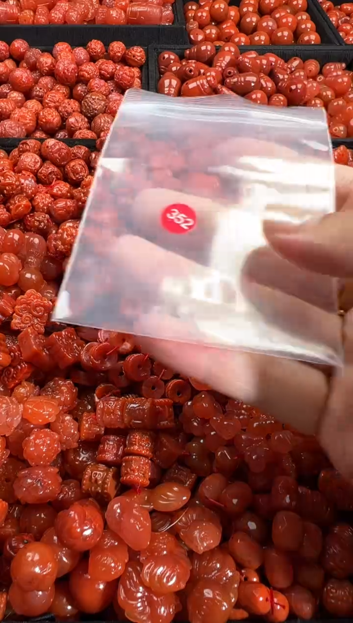 颈饰未镶嵌南红玛瑙1