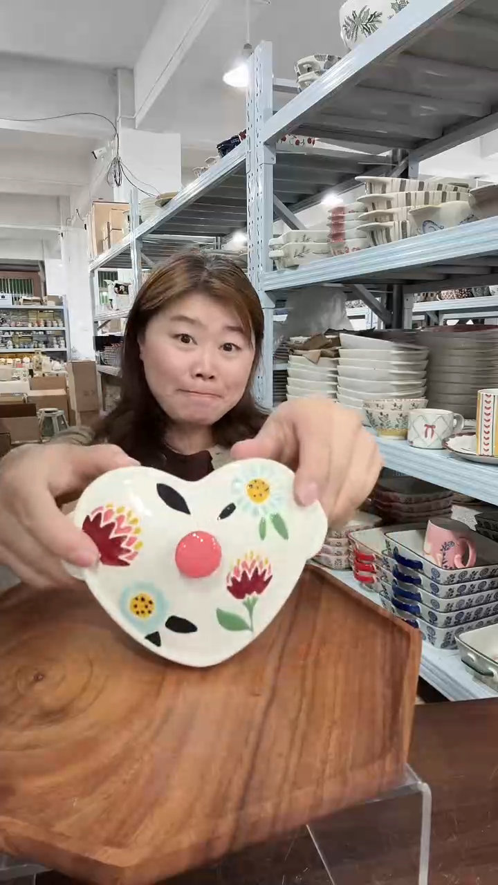 瓷石榴爱心炖盅...