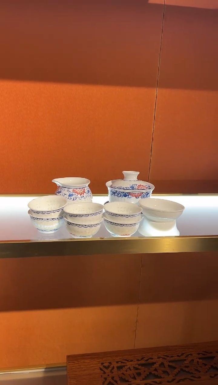 摆件景德镇陶瓷玲珑茶具套组（盖碗 ）