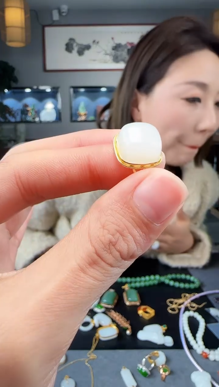 【闪购商品】和田玉戒指18K金镶嵌1