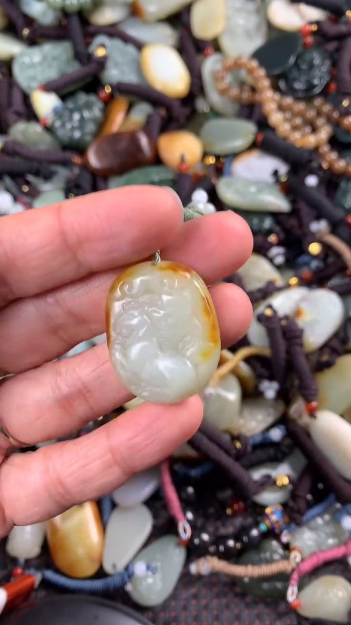 【闪购商品】和田玉颈饰未镶嵌多样性发货没有证书拍一发一有瑕