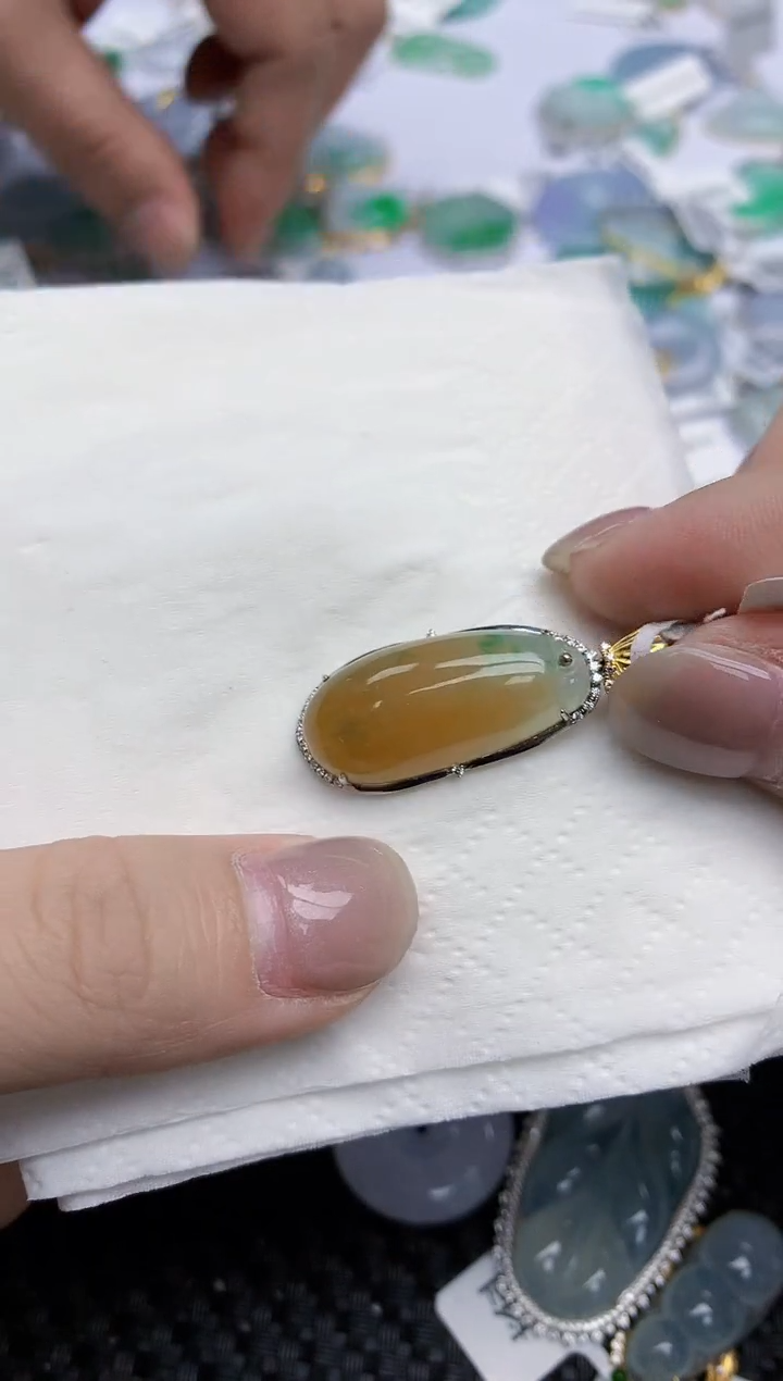 【闪购商品】翡翠颈饰18K金镶嵌天然翡翠A货