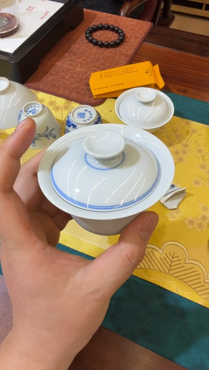 圈线白胎撇口盖碗 